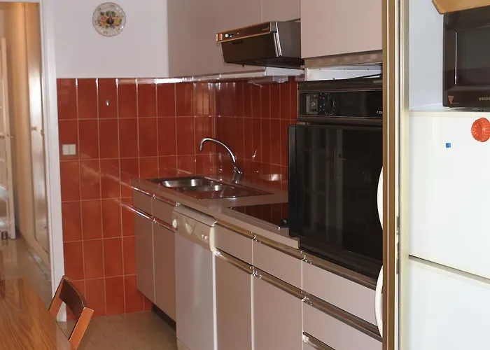 Sea View Apartment *